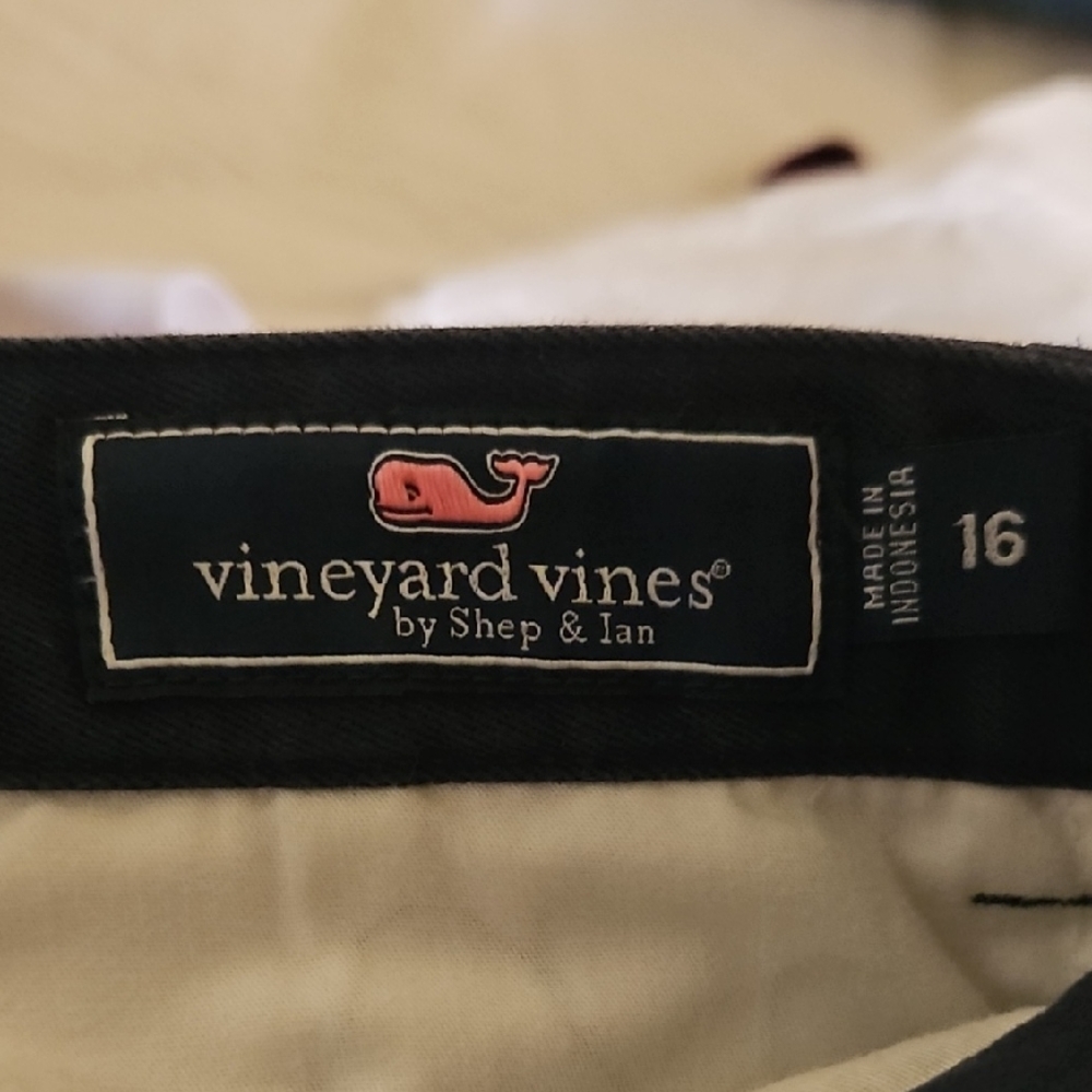 Vineyard Vines Black and White Apparel